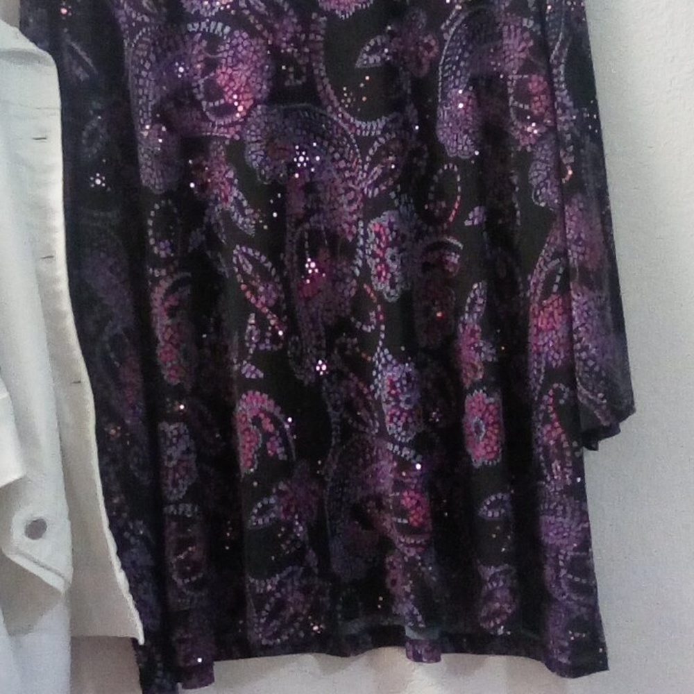 Beautiful sequin top 3/4 sleeve pink purple Paisley and flowers
